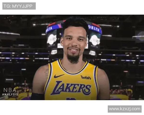 格林送出助攻 狄龙侧翼三分稳稳命中